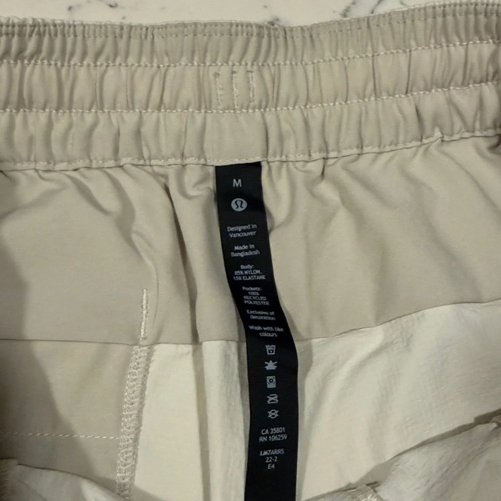 Lululemon bowline short - Picture 3 of 3